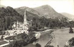 CPA Lourdes la Basilique et le Gave 