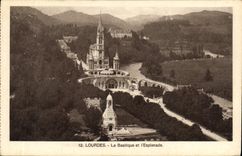 CPA Lourdes la Basilique et l'Esplanade 