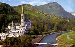 CPA Lourdes la Basilique le Gave et les Nouveaux Ponts 