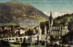 CPA Lourdes la Basilique vue de la Route de Pau 