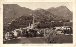CPA Lourdes vue panoramique sur la Basilique 