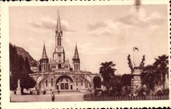 CPA Lourdes la Basilique et la Vierge Couronnee 