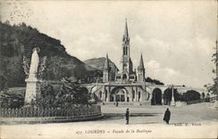 CPA Lourdes Facade de la Basilique 