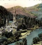 CPA Lourdes la Basilique et le Gave 