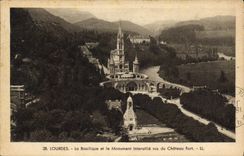 CPA Lourdes la Basilique et le Monument interallie vus du Chateau Fort 