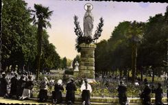 CPA Lourdes la Vierge Couronnee 