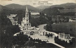 CPA Les Pyrenees Lourdes la Basilique 