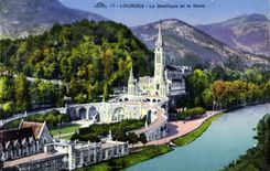 CPA Lourdes la Basilique et le Gave 
