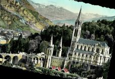 CPA Lourdes les Rampes et la Basilique 