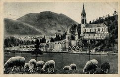 CPA Lourdes la Basilique et le Pic du Jer 