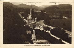 CPA Lourdes la Basilique et l'Esplanade 