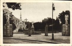 CPA Lourdes Entree de l'Esplanade 
