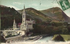 CPA Lourdes La Basilique et le Gave 