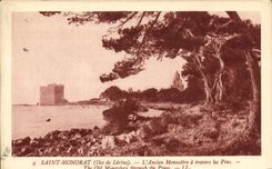 CPA Saint Honorat Iles de Lerins l'Ancien Monastere a travers les Pins 
