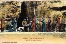 CPA Lourdes XIV Station du Calvaire Jesus est mis dans le Sepulere 