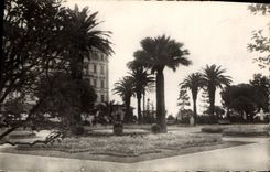 CPA Nice A M Un coin des Jardins 