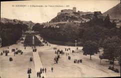 CPA Lourdes L'Esplanade Le Vieux Chateau 