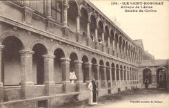 CPA Ile Saint Honorat Abbaye de Lerins Galerie du Cloitre 