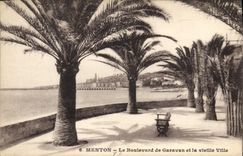 CPA Menton Le Boulevard de Garavan et la vieille Ville 