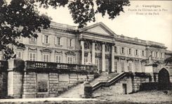 CPA Compiegne Facade du Chateau sur le Parc 
