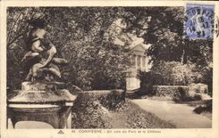 CPA Compiegne Un coin du Parc et le Chateau 