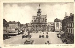 CPA Compiegne Place de l'Hotel de Ville 