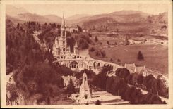 CPA Lourdes La Basilique et le Monument Interallie vus du Chateau Fort 
