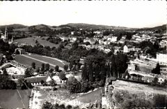 CPA Lourdes Vue vers les Sanctuaires prise du Chateau Fort 