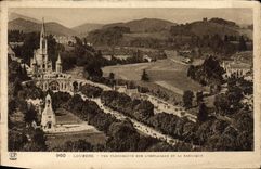 CPA Lourdes Vue Plongrante sur l'Esplanade et la Basilique 