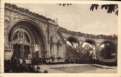CPA Lourdes Hautes Pyrenees La Basilique Pandant la Benediction 