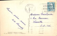 CPA Lourdes Hautes Pyrenees La Basilique Pandant la Benediction 