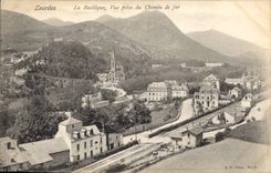 CPA Lourdes La Basilique Vue prise du Chemin de Fer 