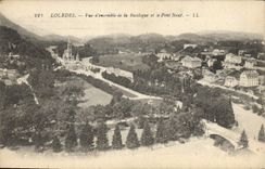 CPA Lourdes Vue d'Ensemble de la Basilique et le Pont Neuf 