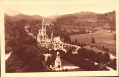 CPA Lourdes La Basilique et le Monument Interallie vus du Chateau fort 