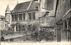 CPA Beauvais L'Ancien Musee Cour Interieure 