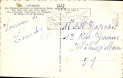 CPA Lourdes Les Malades Assistant au Chemin de Croix 