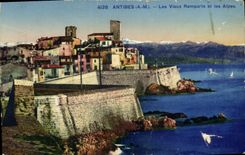 CPA Antibes Les Vieux Remparts et les Alpes 