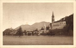 CPA Lourdes La Basilique et le Chateau Fort 