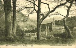 CPA Lourdes La Basilique 