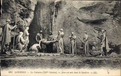 CPA Lourdes Le Calvaire Jesus est mis dans le sepulcre 