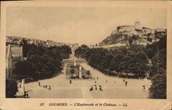 CPA Lourdes L'Esplanade et le Chateau 