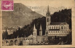 CPA Lourdes La Basilique vue de Cote 