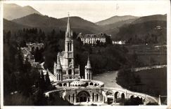 CPA Lourdes Basilique vue du Chateau Fort 