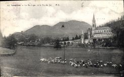 CPA Lourdes La Basilique et le Pic du Jer 