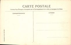 CPA Saint Gilles Portail de l'Eglise detail de gauche Enfants