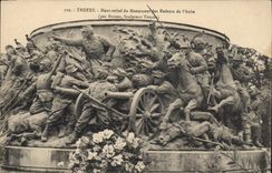 CPA Troyes Haut Relief du Monument des Enfants de l'Aube 