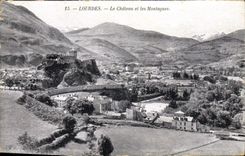 CPA Lourdes Le Chateau et les Montagnes 