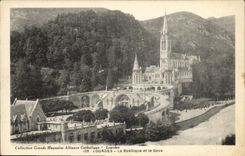 CPA Lourdes La Basilique et le Gave 