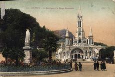 CPA Lourdes La Basilique et la Vierge Couronnee 
