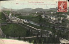 CPA Lourdes Vue plongeante sur l'Esplanade et la Basilique 